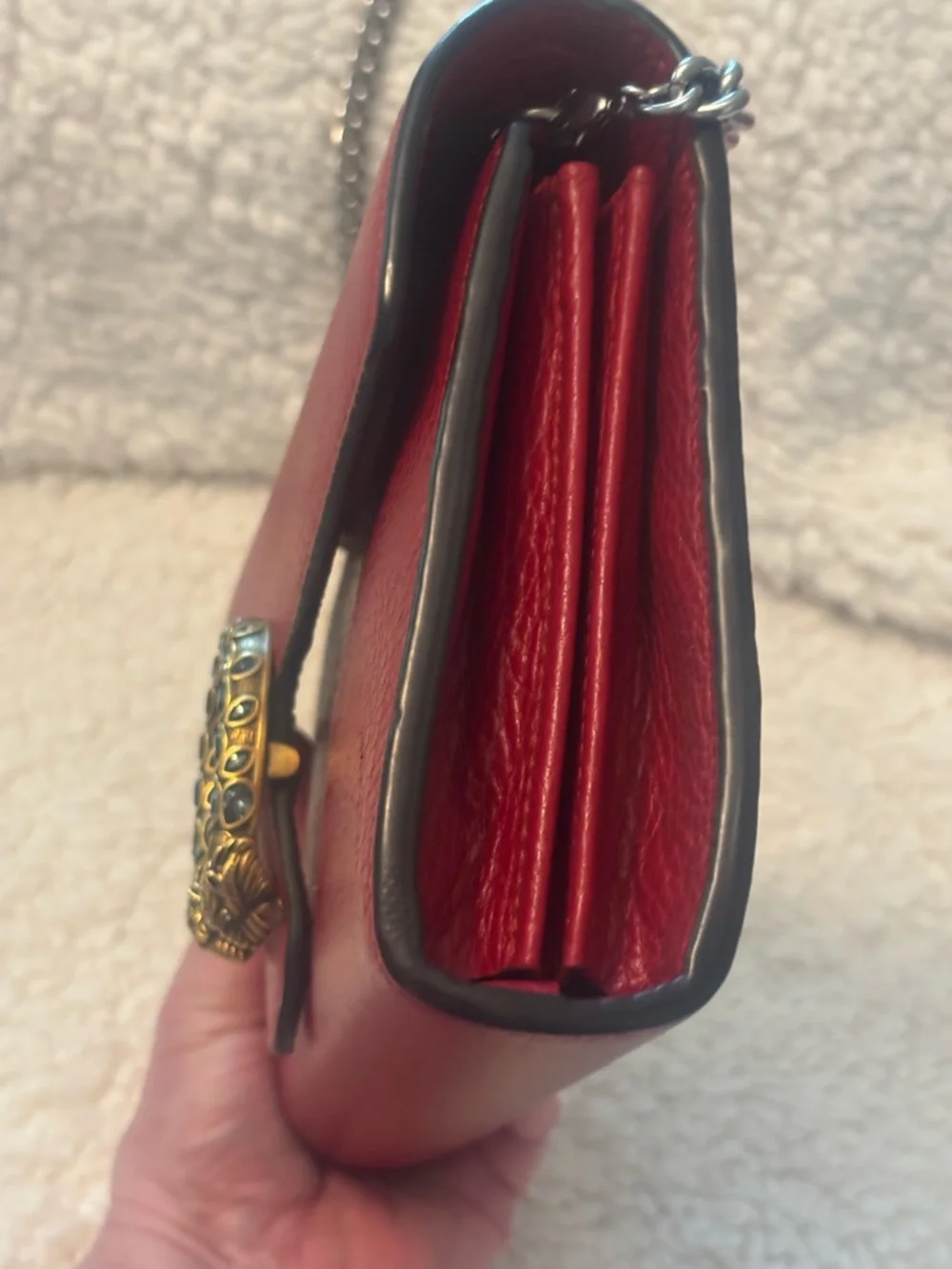 Gucci Red Pebbled Leather Shoulder Bag with Gold-Tone and jeweled closure. - Picture 5 of 6